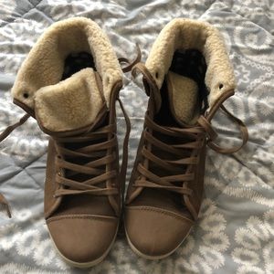 Light brown high top shoes lined with fleece